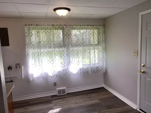 1433 Mark Dr, Freeport, IL 61032 photo 7