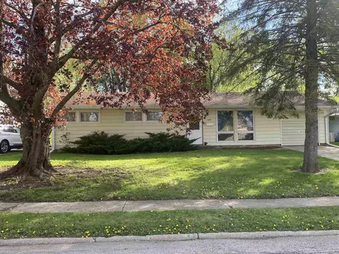 1433 Mark Dr, Freeport, IL 61032 photo 2