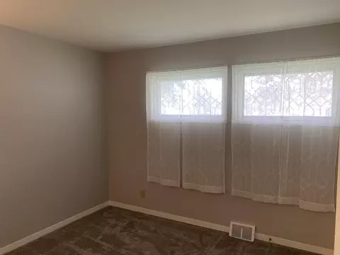 1433 Mark Dr, Freeport, IL 61032 photo 6