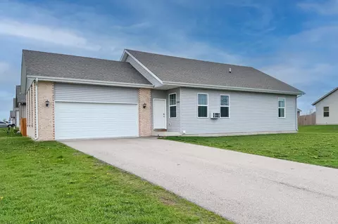 2986 Meadowlark Ln, Machesney Park, IL 61115