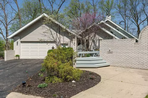 2216 Cerro Vista Dr, Rockford, IL 61107