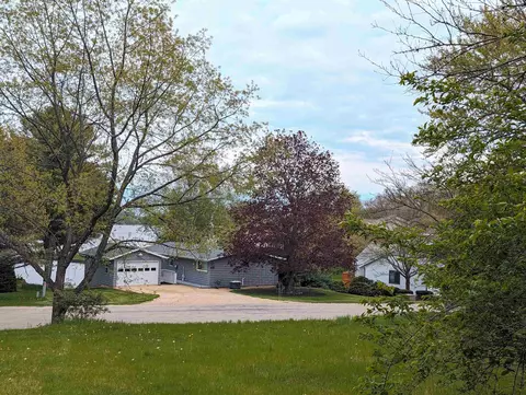 557 Baintree, Lake Summerset, IL 61019 photo 2