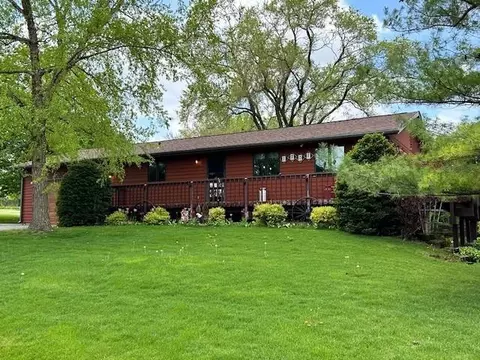 1701 Candlewick Dr, Poplar Grove, IL 61065