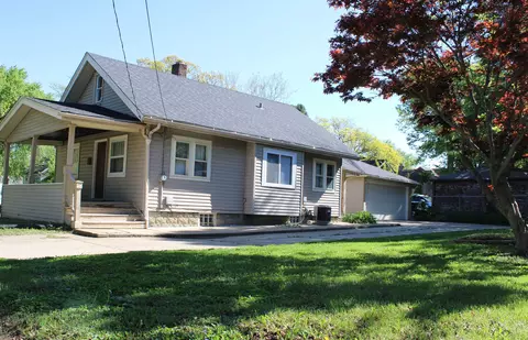 421 Summit St, Rockford, IL 61107