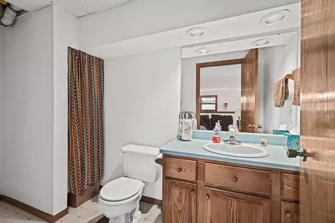 Bath - 1255 Lake Summerset Rd, Lake Summerset, IL 61019 photo 1 of 3