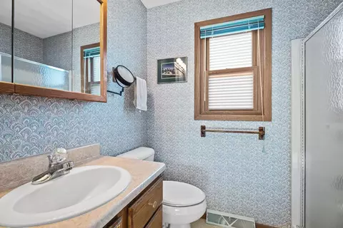 Bath - 1255 Lake Summerset Rd, Lake Summerset, IL 61019 photo 2 of 3