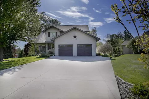 114 Rollin Dr, Lena, IL 61048