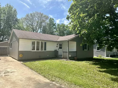 1024 W 5th St, Belvidere, IL 61008