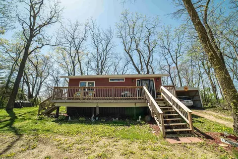 2 Woods Edge Dr, Stockton, IL 61085