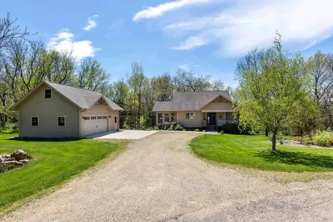 6 Northstar Ct, Galena, IL 61036