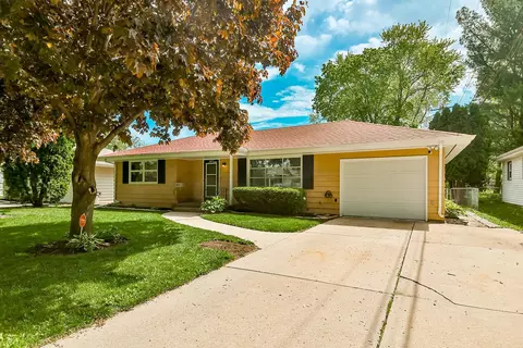 1015 Brookfield Rd, Rockford, IL 61107