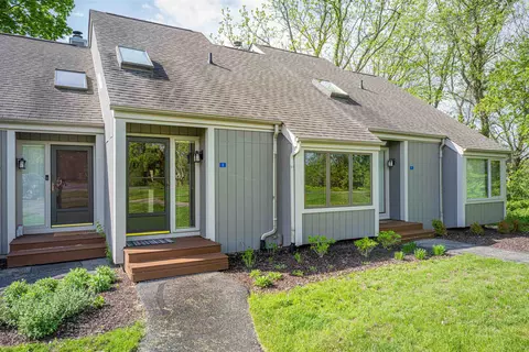 2 Cedar Bluff Ln, Galena, IL 61036
