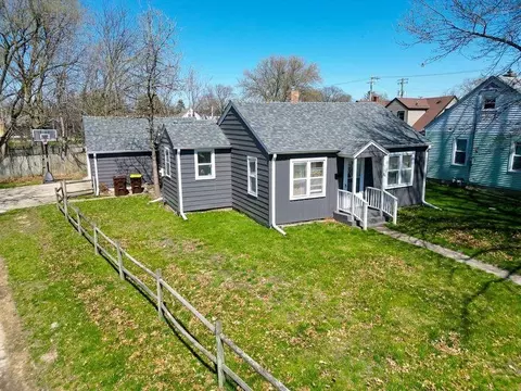 124 Sheridan Dr, Loves Park, IL 61111