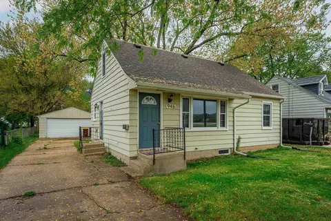 946 E Riverside Blvd, Loves Park, IL 61111