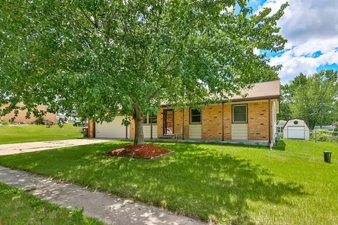303 Hough Dr, Machesney Park, IL 61115