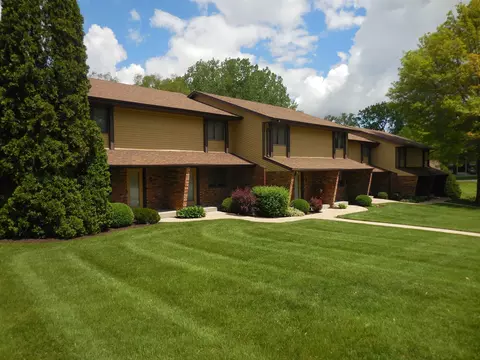 4742 Charing Dr, Rockford, IL 61114