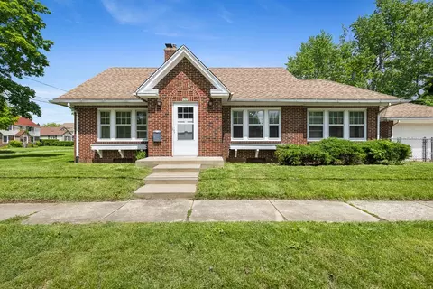 1921 Vernon St, Rockford, IL 61103
