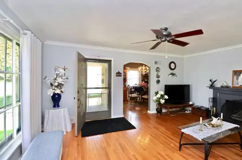 Entry Way - 908 S Burchard St, Freeport, IL 61032 photo 2 of 2