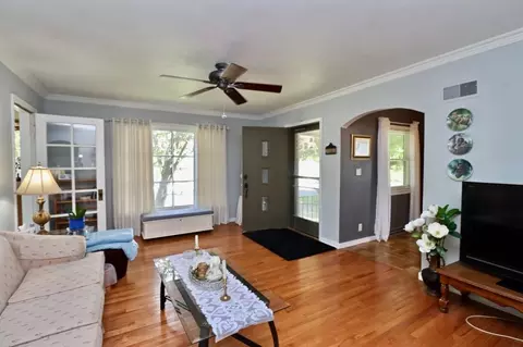 Entry Way - 908 S Burchard St, Freeport, IL 61032 photo 1 of 2