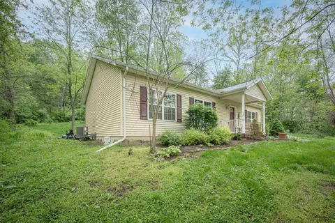 4 W Arrowhead Dr, Galena, IL 61036