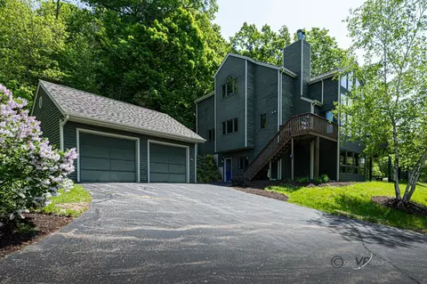 463 Territory Dr, Galena, IL 61036