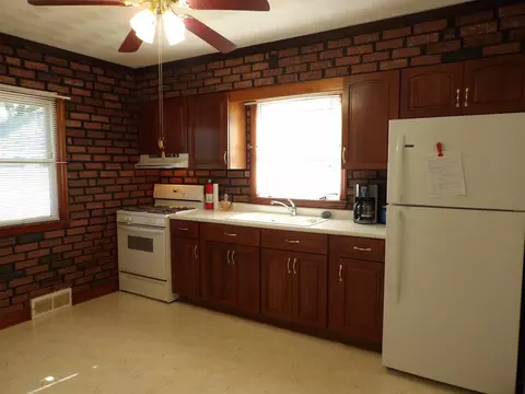 Kitchen - 814 Monroe Dr, Freeport, IL 61032 photo 2 of 2