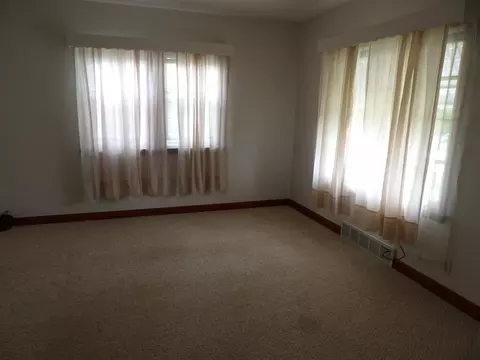 Living - 814 Monroe Dr, Freeport, IL 61032 photo 1 of 2