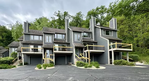 322 Territory Dr, Galena, IL 61036