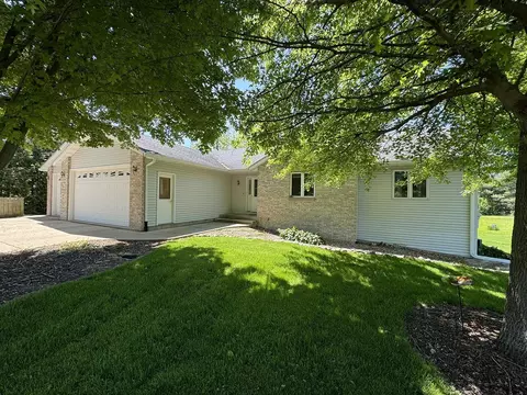 100 S Westview Dr, Lanark, IL 61046