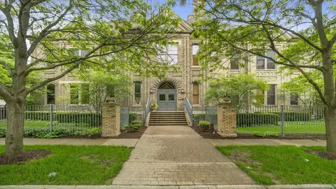 1105 N Court St, Rockford, IL 61103