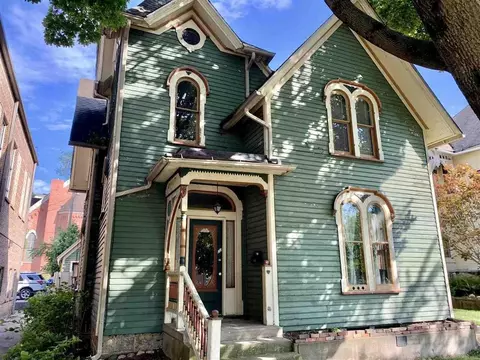 216 S 1st St, Rockford, IL 61104