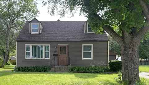 820 Sheridan Dr, Loves Park, IL 61111