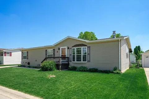 5367 Autumnash Ln, Machesney Park, IL 61115