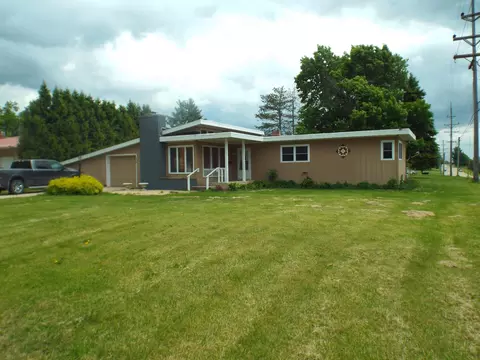 820 Logan St, Lena, IL 61048