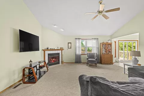 100 Newport Rd, Lake Summerset, IL 61019 photo 5