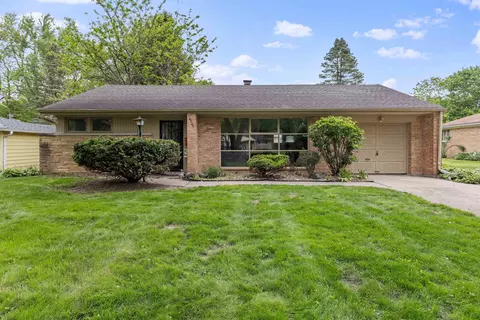 4208 Burrmont Rd, Rockford, IL 61107