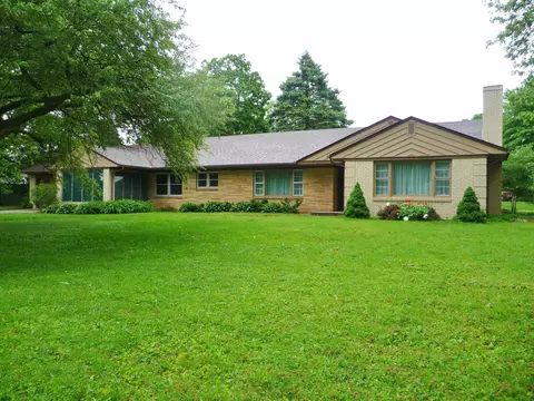 2720 Hickory Lawn Dr, Rockford, IL 61107