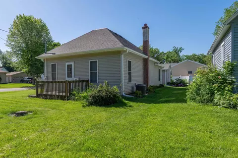 701 Jackson St, Oregon, IL 61061 photo 3