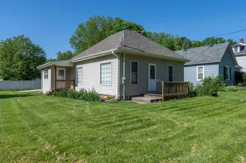 701 Jackson St, Oregon, IL 61061