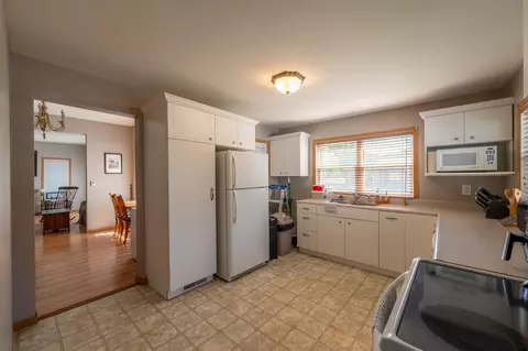 701 Jackson St, Oregon, IL 61061 photo 5
