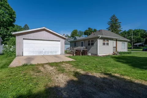 701 Jackson St, Oregon, IL 61061 photo 2