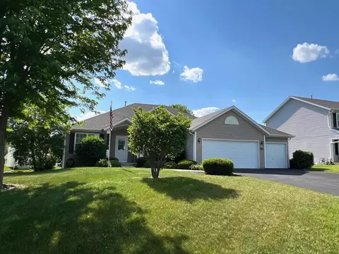 11192 Jasmine Dr, Roscoe, IL 61073