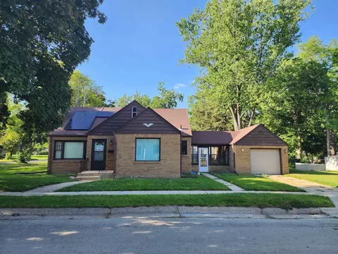 1517 Yonge St, Rockford, IL 61103