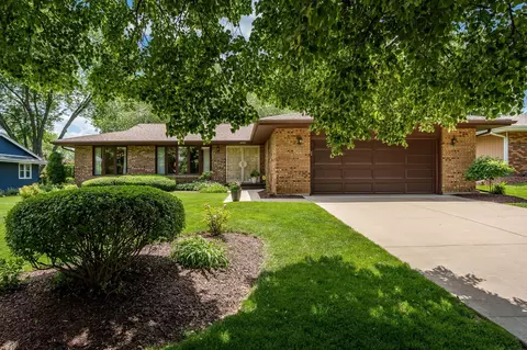 5703 Vineyard Ln, Rockford, IL 61114