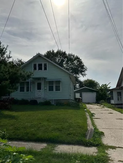 1612 S Oak St, Freeport, IL 61032