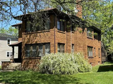 1405 N 1407 N Court St, Rockford, IL 61103