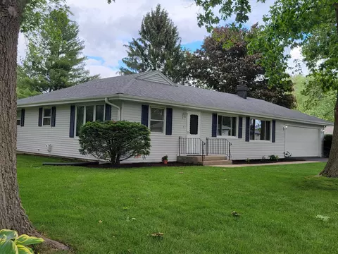 518 S Church St, Winnebago, IL 61088
