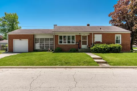 5045 Arlington St, Loves Park, IL 61111