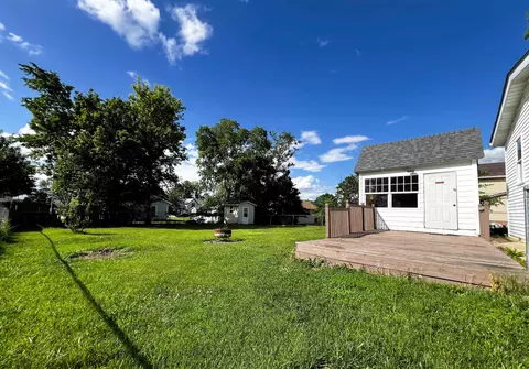 Exterior - 620 E Pleasant St, Belvidere, IL 61008 photo 3 of 5