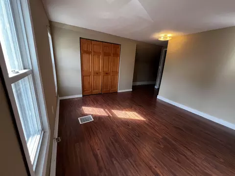 Living - 620 E Pleasant St, Belvidere, IL 61008 photo 3 of 5